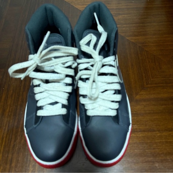 Nike Blazers // Size 11 Men - (Used) - Picture 2 of 3